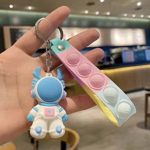 Porte-clés photo numérique 3D en PVC GN Space Rabbit Astronaut, pendentif mignon de dessin animé, décoration à suspendre pour sac, Année du Lapin, Street - Product Image 5