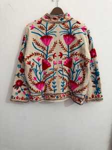 Abrigo Tradicional Hecho a Mano Suzani, Terciopelo de Seda, Bordado Étnico Jaipuri, Abrigo para Mujer, Proveedor de Boutique Vintage - Product Image 2