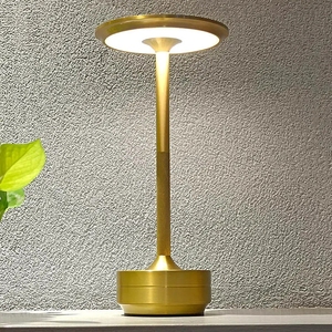 Lampada da Tavolo LED <span class=keywords><strong>Poldina</strong></span> di Lusso, Ricaricabile Senza Fili, in Metallo con Controllo Touch, per Hotel, Bar, Soggiorno, Lettura e Decorazione - Product Image 3