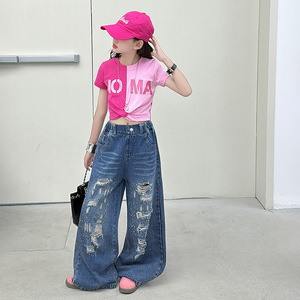Conjunto Casual para Niña 2026, Camiseta de Manga Corta con Estampado de Letras Rosadas + Jeans Rotos, Conjunto de 2 Piezas - Product Image 3