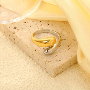 Anillos Gruesos de Acero Inoxidable de Dos Tonos, Joyería de Moda Nueva y Popular, Anillos de Dos Tonos Chapados en Oro de 18K PVD para Mujer, Venta al Por Mayor Personalizada - Product Image 5