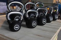 Kettlebell de compétition avec logo personnalisé, 4 kg à 48 kg, en PU avec poignée chromée pour la salle de sport, la remise en forme et les compétitions