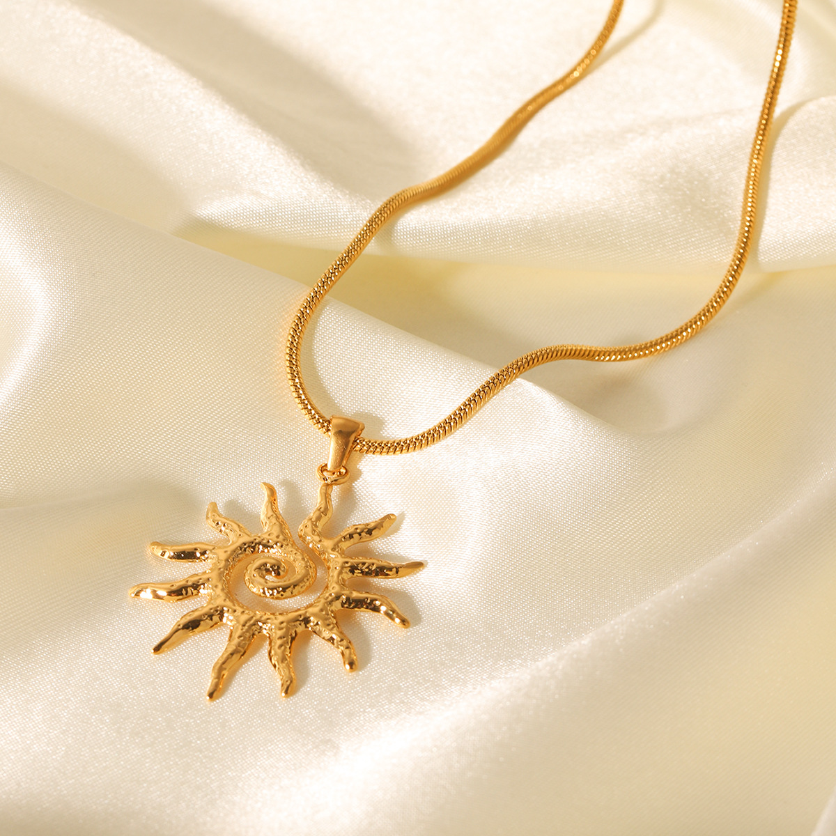 bulgari serpentine necklace