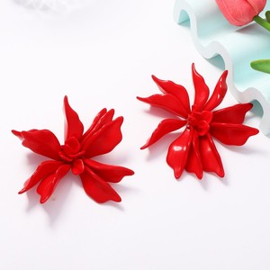 <span class=keywords><strong>Orecchini</strong></span> Pendenti Trendy di Alta Moda con <span class=keywords><strong>Fiore</strong></span> <span class=keywords><strong>Rosso</strong></span> Tridimensionale Esagerato per Donne - Product Image 5