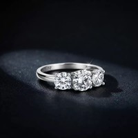 Bague en argent S925 avec 3 pierres de moissanite, taille brillant rond, sertie à griffes, bijou blanc pour fiançailles, fête ou cadeau