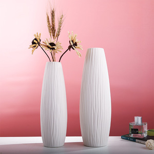 Nouveau vase en céramique blanc, style chinois moderne et épuré, pour la décoration de salon, d'entrée ou de table. - Product Image 3
