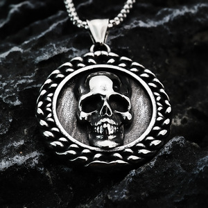 Yunnique – collier avec pendentif tête de mort en acier inoxydable pour hommes, design géométrique rond, style punk, bijoux à la mode - Product Image 1