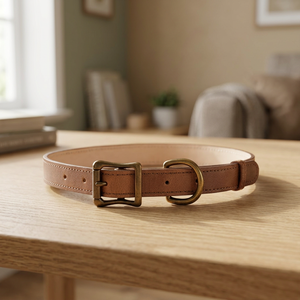 Collar de Cuero Hecho a Mano de Elegancia Atemporal de Divine International para Tiendas de Mascotas de Lujo con Opciones de Personalización - Product Image 1