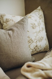 Funda de Almohada de Lino con Patrón Festivo Sólido de 18x18 Pulgadas, Logotipo Personalizado Mi Enterprises, Estilo Rústico para Hogar, Hotel, Hospital - Product Image 5