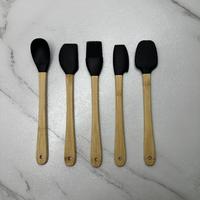 Mini outils de pâtisserie, ensemble de 5 pièces colorées, spatule, grattoir en silicone, ensemble d'ustensiles de cuisine en silicone à manche en bambou pour enfants