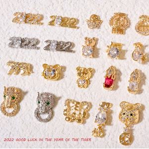 ชุดตกแต่งเล็บปีใหม่ Paso Sico 2022 ประดับเพชรซิรคอน 3 มิติ ลายเสือหรูหรา พร้อมจี้รูปถุงเงิน - Product Image 4