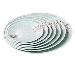 Plato redondo de imitación de porcelana con diseño de flor de ciruelo roja, plato poco profundo y duradero para hotel, plato para frutas, plato de plástico. - Product Image 3