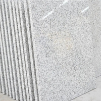 Dalles de granit gris en gros pour marches d'escalier extérieures et pierre naturelle flammée avec solution de design graphique pour escaliers en granit