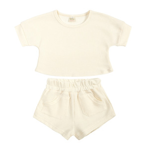 Vente en gros de vêtements d'été pour enfants de 12 à 24 mois, ensembles de vêtements pour bébés nouveau-nés, ensembles de vêtements pour garçons en tissu gaufré - Product Image 2