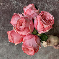 Roses artificielles en soie séchée avec gaufrage pour la décoration de mariage et l'agencement du salon
