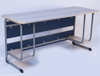 Bureau d'ordinateur double en bois pour étudiants, structure robuste, avec support pour processeur et étagères
