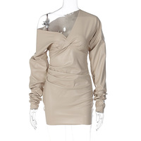 Schwarzes PU-Leder-Minikleid, Einfarbig, V-Ausschnitt, Schmal, Lange Ärmel, Winter-Frühling Damenbekleidung 2026