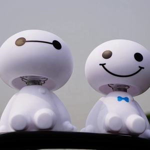 Jouets de Robot en plastique de dessin animé mignon secouant la tête poupée décoration automobile tableau de bord intérieur de voiture jouets tête de Bobble ornement de voiture - Product Image 3