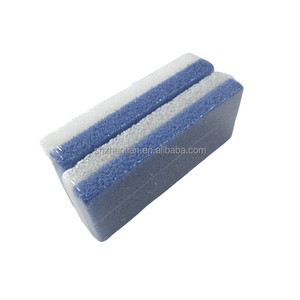 Piedra Pómez Personalizada con Logotipo para Pies, Removedor de <span class=keywords><strong>Callos</strong></span> y Durezas de Lava Volcánica Natural Negra con Mango de Madera, Herramienta de Pedicura, Raspador de Pies - Product Image 3