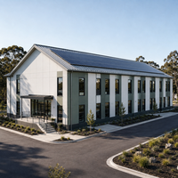 Bâtiment de bureaux préfabriqué moderne à deux étages en acier, siège d'entreprise commercial avec façade vitrée et panneaux solaires