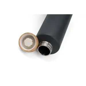 Bottiglia d'acqua in bambù e acciaio inossidabile da 640 ml, merchandising sostenibile - Product Image 2