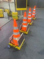 Cône de signalisation intelligent à IA, se déplaçant automatiquement vers la position définie par le contrôleur et retournant. Distance de parcours 150m