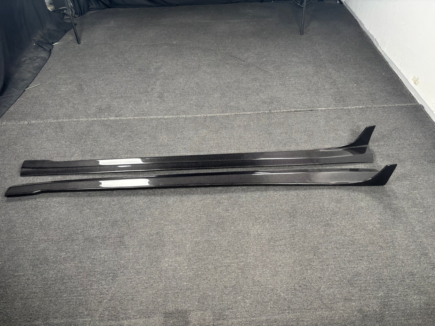 black real carbon fiber