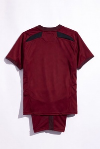 Conjunto de Camiseta de Fútbol Roja para Hombre, Cuello en V, Manga Corta, Corte Atlético, 100% Poliéster, Color Sólido para Todas las Temporadas - Product Image 5