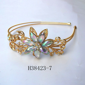 El fabricante suministra diademas y coleteros con pedrería de estilo europeo y americano, y nuevos diseños florales de estilo coreano. - Product Image 1