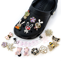 Al por mayor, hebillas de aleación de lujo personalizadas, dijes colgantes, pines decorativos y accesorios brillantes para zuecos y zapatos, a granel
