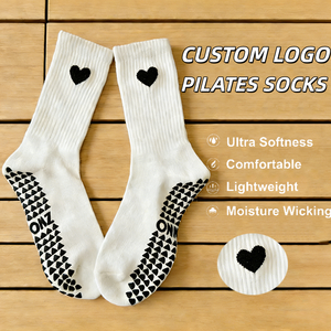 Calzini Antiscivolo in Cotone Lavorato a Maglia, Personalizzabili con Logo, Elastici, Traspiranti, con Design a Righe Ricamate - Product Image 1