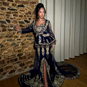 Vestido de Novia Indio para Mujer, Largo hasta el Suelo, de Seda Bordada, Estilo Tradicional con Detalles Dorados, Corte Entallado, Étnico, Pakistán, India - Product Image 1