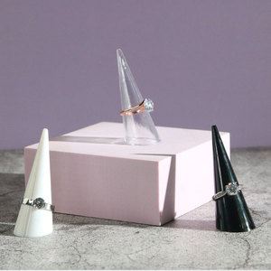 Soporte de exhibición de anillos de acrílico transparente al por mayor, forma ovalada, soporte sólido para anillos de 5x13cm, embalaje para relojes incluido, accesorios. - Product Image 1