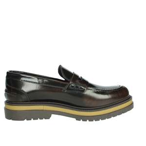 Mocassins pour homme Gino Tagli en cuir marron à enfiler - Product Image 4