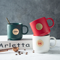 Vente en gros de tasse en céramique créative Ins Personality Niche Design Tasse à café et soucoupe en porcelaine Tasse à eau grasse créative