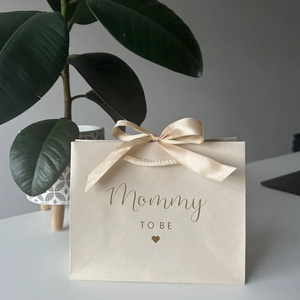 عينة مجانية كمية مخصصة من رقائق الذهب كيس ورقي صغير ملون سادة مع مقبض شريط - Product Image 6