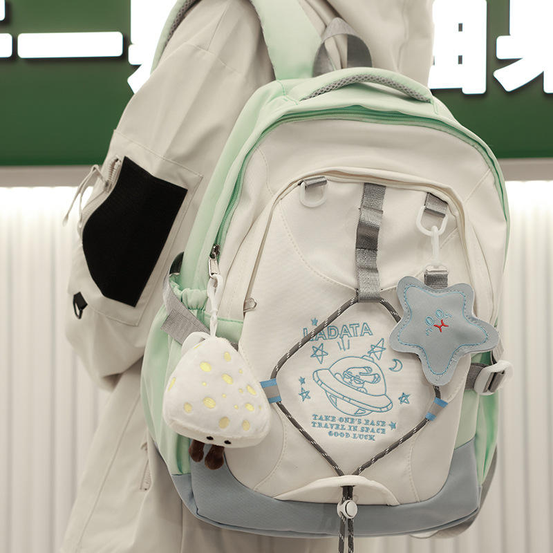 กระเป๋าใบเดียวสีเขียวไม่มีอุปกรณ์เสริม