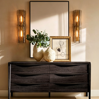Table à manger extensible en marbre travertin de luxe sur mesure OEM ODM, chaises en lin, éclairage en laiton, armoires en bois, 9 pièces