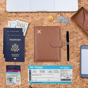 Funda para pasaporte de cuero con logotipo en <span class=keywords><strong>U</strong></span> personalizado, Cartera de viaje superventas con ranura para tarjetas, porta pasaporte con bloqueo RFID - Product Image 2