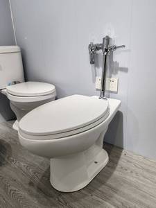 Inodoro <span class=keywords><strong>de</strong></span> Diseño Moderno Sin Tanque, Sifónico, con Ahorro <span class=keywords><strong>de</strong></span> Agua, Fácil <span class=keywords><strong>de</strong></span> Limpiar, <span class=keywords><strong>de</strong></span> Cerámica, Marca MING LIU, Venta Directa <span class=keywords><strong>de</strong></span> Fábrica - Product Image 3