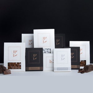 Encantadora caja personalizada de papel para chocolate, perfecta para presentar surtidos de chocolate - Product Image 4