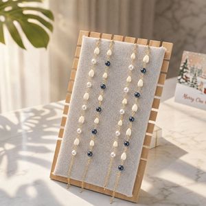 Pulsera de Cadena de Eslabones Dorados <span class=keywords><strong>con</strong></span> Dijes Pikake y Perlas Blancas y Negras, 4 Tamaños Disponibles, Joyería Hawaiana, Accesorio de Muñeca para Mujer - Product Image 3