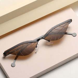 Gafas de Sol de Moda 2022, Diseño Único con Patillas de Aleación, Color Verde y Rosa, Estilo Ojo de Gato Pequeño, para Mujer - Product Image 3