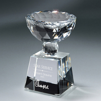 Trophée en cristal en forme de coupe - Récompense exclusive pour la reconnaissance de la leadership et du talent en entreprise