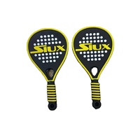Porte-clés OEM en caoutchouc PVC souple avec logo 3D, design raquette de padel et raquette de pickleball, mignon, accessoires de tennis, avec anneau porte-clés, cadeaux sportifs