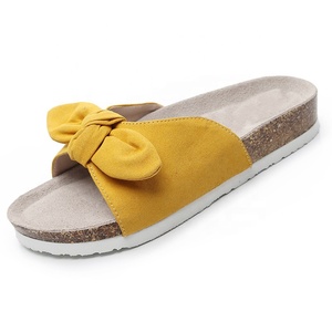 <span class=keywords><strong>Sandali</strong></span> Slip-on in camoscio giallo da <span class=keywords><strong>donna</strong></span> con sottopiede in pelle di mucca - Product Image 2