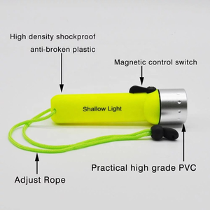 <span class=keywords><strong>Linterna</strong></span> de <span class=keywords><strong>Buceo</strong></span> Sumergible IP68 de ABS, 1200 Lúmenes, 30m Bajo el Agua, Recargable por USB, LED Regulable, Ideal para Viajes y Emergencias - Product Image 4