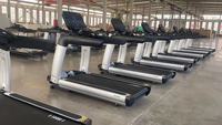 Tapis roulant électrique motorisé professionnel de haute performance avec écran LED et moniteur de fréquence cardiaque sans fil pour salle de sport, centre de fitness et équipement cardio.