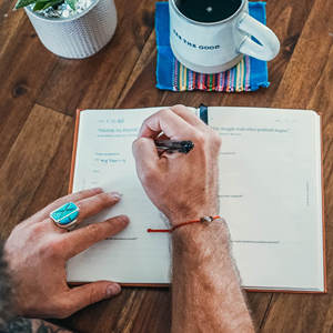 LABON <span class=keywords><strong>Journal</strong></span> de gratitude 6 minutes de bonheur Mindfulness <span class=keywords><strong>Self</strong></span> Care Carnet de notes en cuir non daté relié à couverture rigide - Product Image 5