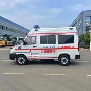 Ambulanza Isolata 1VEC0 con Dispositivi Base e Supporto per Barella, Veicolo di Emergenza - Product Image 2